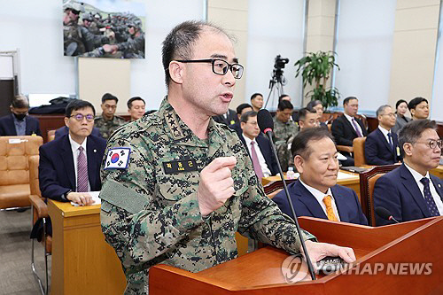 곽종근 전 특수전사령관이 4일 국회에서 열린 '윤석열 정부의 비상계엄 선포를 통한 내란 혐의 진상규명 국정조사 특별위원회' 청문회에서 질의에 답하고 있다.<연합뉴스>